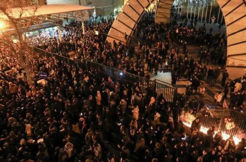 İranlı qadın diktor istefa verdi: “Bağışlayın, sizə 13 il yalan danışmışam” - Foto