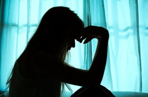 Azərbaycanlı ana lezbiyan qızını zorla Rusiyadan Bakıya gətirdi, evdə dustaq etdi