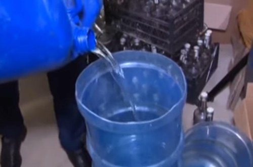 Ölkəyə qaçaq yolla gətirilən saxta içkilər - Mahaçqala, Dərbənd tərəfdə, gizlədilmiş yolla... - VİDEO