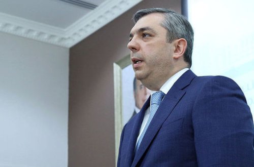 Samir Nuriyev iclasda icra başçısını tənqid etdi