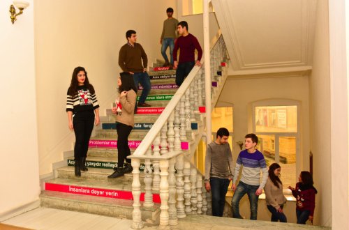 SON DƏQİQƏ! İqtisad Universitetində insident, tələbələr kütləvi şəkildə...+VİDEO