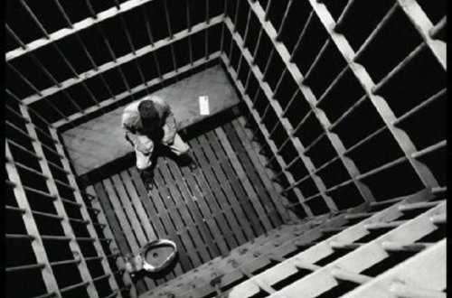 İki yaşlı uşağa etdiyi iyrəncliyi internetdə paylaşan dayə həbs olundu - Video