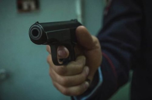 Məhkəmə binasında şahidi güllələdi