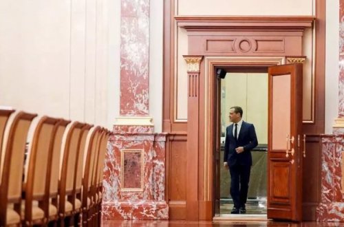 Rusiya hökuməti ABŞ sisteminə keçir