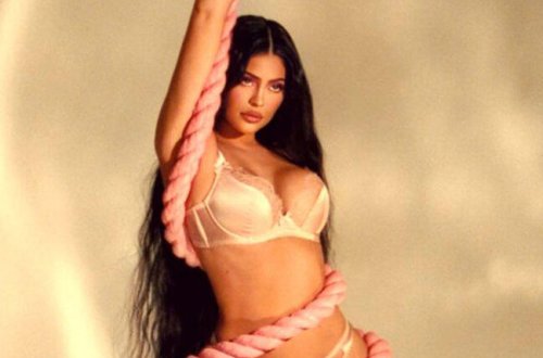 22 yaşlı ulduz ip rəqsi ilə izləyicilərinin 