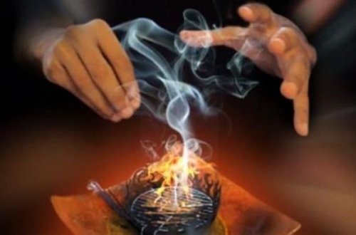 Qadın ərinin ölməsi üçün səkkiz minlik cadu etdirdi