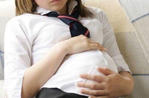13-летняя девочка забеременела от четвероклассника