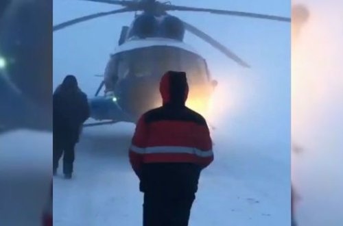 Pilotdan gözlənilməz qərar: Helikopter avtomobil yoluna eniş etdi - VİDEO