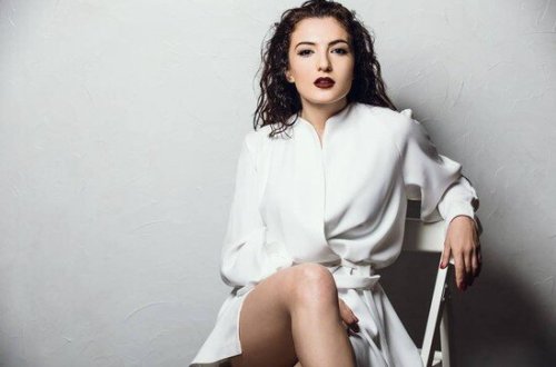 Azərbaycanlı müğənnidən AÇIQ-SAÇIQ POZ - FOTO