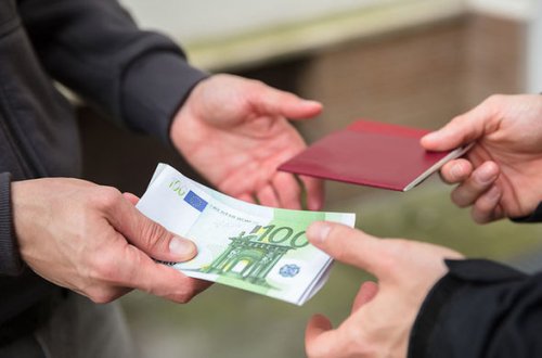 Azərbaycanlılardan pul alıb saxta sənəd hazırladı