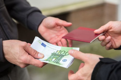 Азербайджанские мигранты стали жертвами мошенников