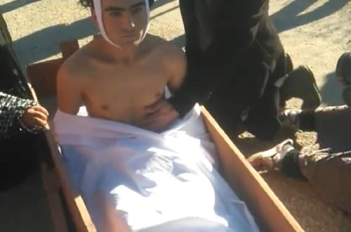 Basdırlılmağa aparılan gənc ayıldı - ANASINI QUCAQLADI