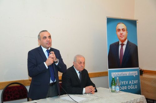 Azay Quliyev məhəllələrdə görüşlərə başladı