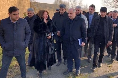 Seçicilərlə görüşdə deputatlığa namizəd Çingiz Qənizadəni biabır etdilər — VİDEO