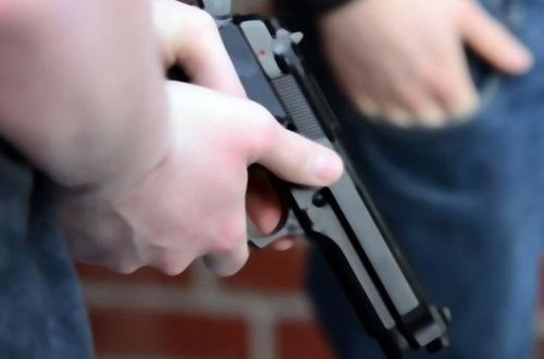 Həbsdən çıxdı, anasını və arvadını güllələyib öldürdü