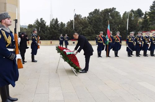 İlham Əliyev Şəhidlər xiyabanını ziyarət edib