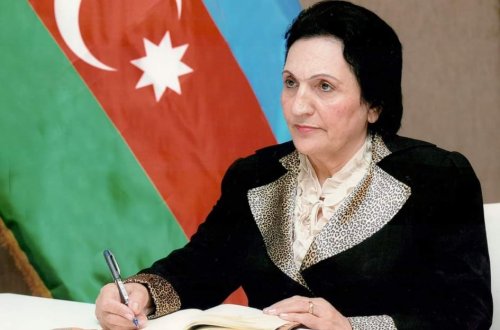 BSU-nun rektoru Nurlana Əliyevadan tələbələrə BÖYÜK DƏSTƏK - QİYMƏTLƏR AŞAĞI SALINDI