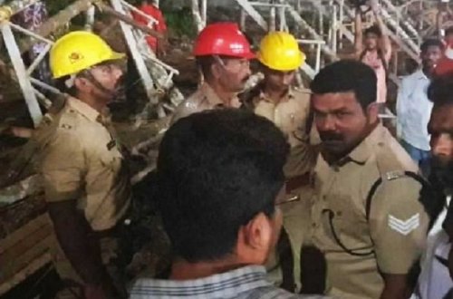 В Индии обрушилась футбольная трибуна: есть пострадавшие