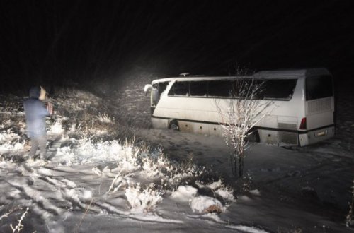 SON DƏQİQƏ: Məşhur futbol klubun avtobusu qəzaya düşdü - 6 futbolçu... / FOTO