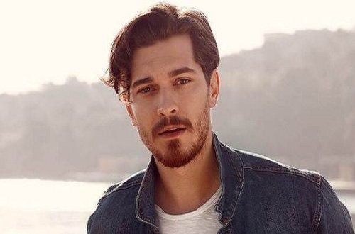 Çağatay Ulusoy ƏSGƏRLİKDƏN İLK FOTOSUNU PAYLAŞDI