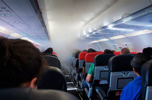 Sərnişin təyyarəsində həyəcan: Salon tüstüləndi - VİDEO