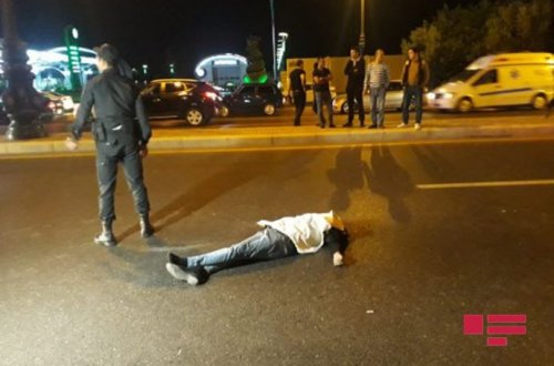 Azərbaycanda dəhşətli qəza - Bir neçə avtomobil piyadanın üstündən keçdi