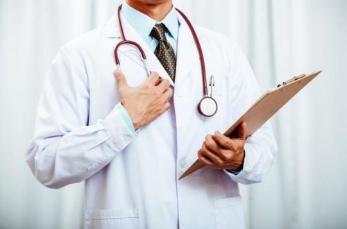 Həkim qılığına girən saxtakar qadınları öldürməyə cəhd etdi - Seksual həzz alırmış