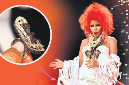 Азербайджанский фанат подарил Бюлент Эрсой кольцо за 100 тысяч долларов