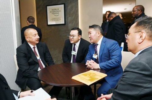 İlham Əliyev Monqolustan Prezidenti ilə danışıqlarda - FOTO