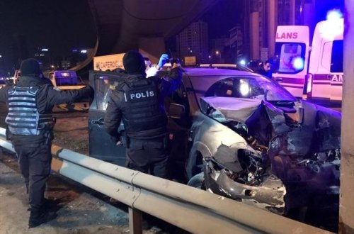 Sükan arxasına keçən 14 yaşlı uşaq qəza törətdi, ayağı qopdu - FOTO/VİDEO