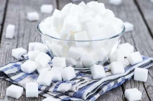 Azərbaycanda qəndə ağardıcı maddə qatan şəxs həbs edildi