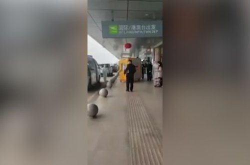 Изолятор для инфицированных смертельным вирусом попал на камеру - ВИДЕО