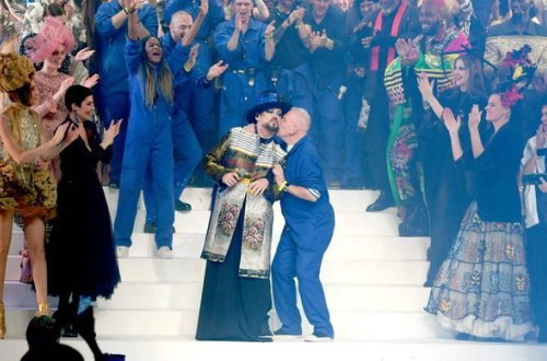 Жан-Поль Готье провел свой последний показ в рабочей одежде - ФОТО