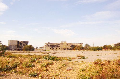 Qəddafinin viran qalan sarayı tanınmaz hala düşdü - FOTO