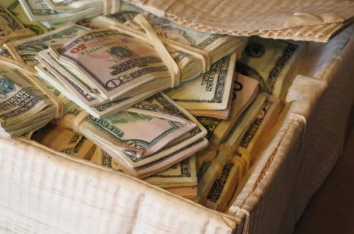 Американец вернул найденные на улице десятки тысяч долларов - ФОТО/ВИДЕО