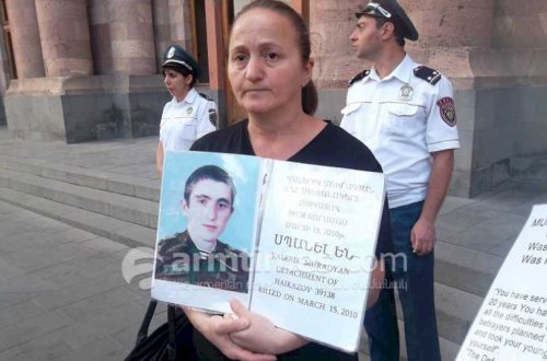 Xankəndində erməni komandir öz əsgərini öldürdü - VİDEO