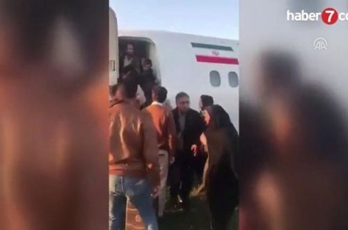 Sərnişinlər yanan təyyarəni təlaş içində tərk etdilər - VİDEO