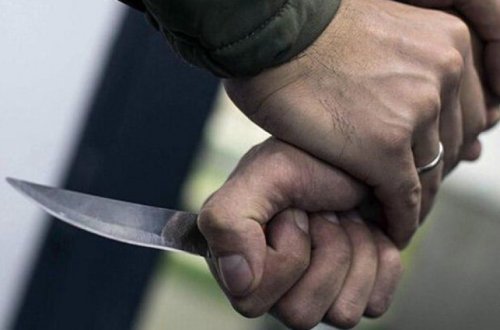 30 yaşlı gəncdən dəhşətli əməl - Dostlarını al-qana buladı