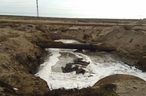 В одном из поселков Баку сточные воды и пластик сбрасываются в море - ФОТО/ВИДЕО