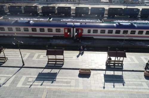 Zəlzələ qurbanları bu vaqonlara yerləşdirildi - FOTOLAR