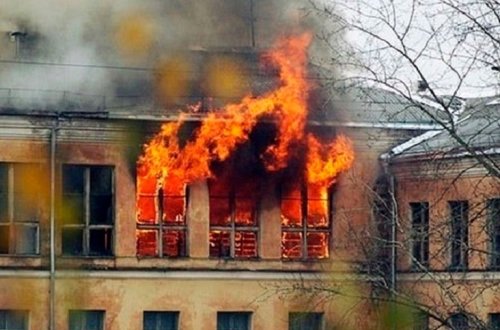 Bakıda yaşayış binasında yanğın - Sakinlər təxliyyə edildi