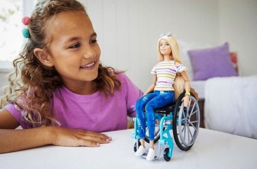 “Barbie” gəlincikləri əlil arabalarında - VİDEO