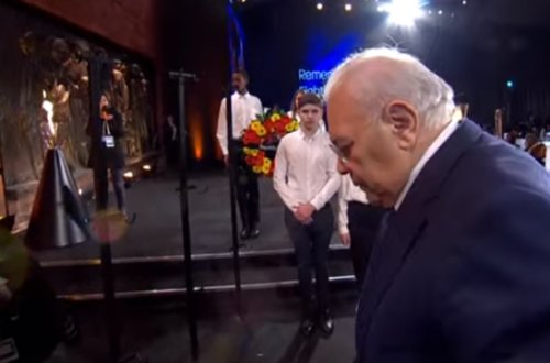 Oqtay Əsədov Yəhudilərin soyqırımını belə andı - VİDEO