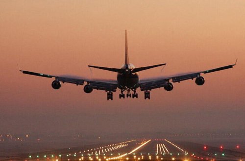 Qazaxıstandan Bakıya uçan təyyarə geri qayıtdı