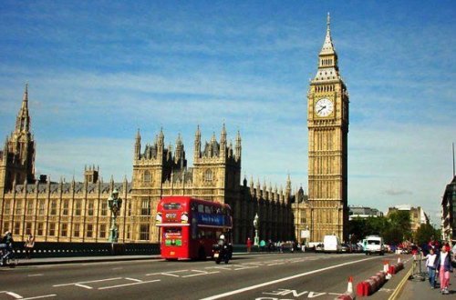 Qarajını təmizləyərkən xəzinə tapdı - Foto