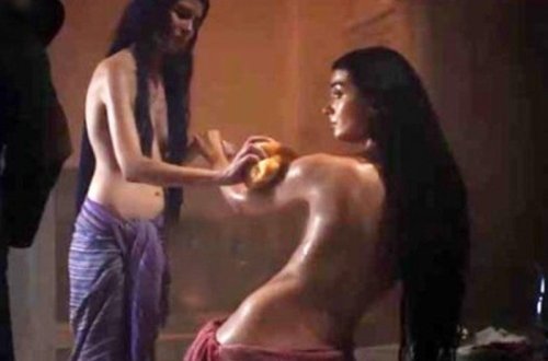 Tuba Büyüküstün hamam səhnəsi ilə gündəm oldu - VİDEO