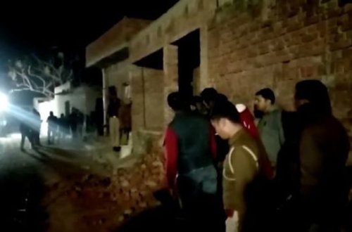 В Индии односельчане забили камнями жену взявшего в заложники 20 детей