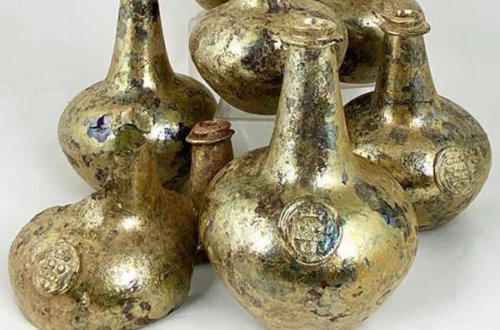 Fəhlə qazıntı zamanı xəzinə tapdı