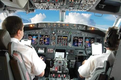 Пролитый напиток вызывает остановку двигателей