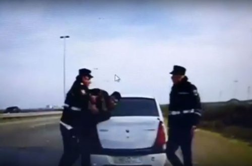 Bakıda sürücü polisə belə hücum etdi - ANBAAN VİDEO